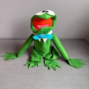 VTG The Puppet Factory Kermit the Frog? Green Hand Puppet Blue Bow Tie 1972 RARE